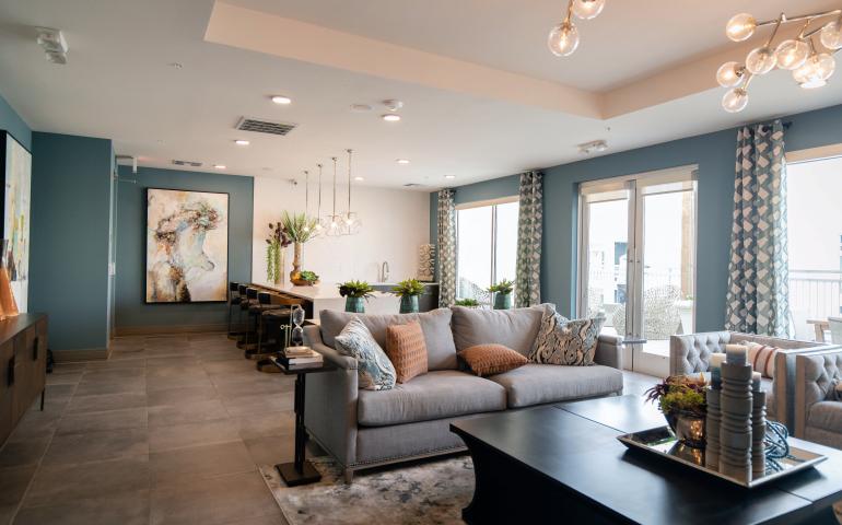 THE LUXURY PACKAGE, AS ITS NAME SUGGESTS, IS OUR MOST LUXURIOUS OFFER IN HOME AUTOMATION.